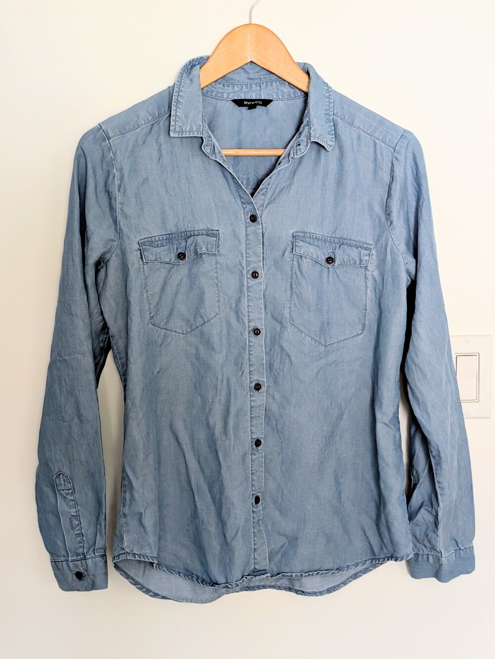RW&Co Women's Button Down Denim-Look Shirt Size Medium Long Sleeve Tencel